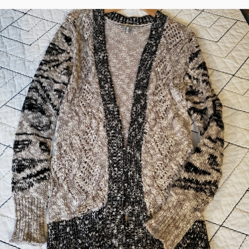 BKE  the buckle warm knit cardigan /shawlsize xs
